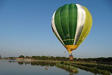 Heißluftballon-Fahrt bei Sonnenaufgang