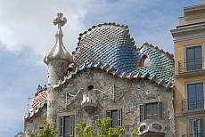 Casa Batlló, Gaudí embodies this structure with the legend of St. George