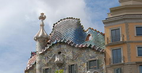Casa Batll with its dragons back roof