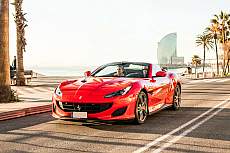 Ferrari-Fahrt, Nervenkitzel am Steuer eines roten Luxusautos